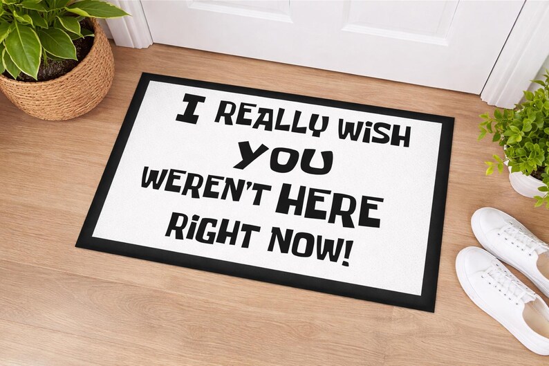 Puede incluir: Un juego de tres tazas de cer&aacute;mica con un acabado mate moteado. Las tazas son de color crema, gris claro y gris oscuro. Cada taza tiene un dise&ntilde;o simple y minimalista y un asa redondeada.