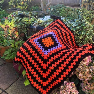 Cobertor de crochê feito à mão para Halloween, laranja, preto e roxo, cobertor de bebê