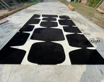 Modern Black and White Wool Rug | Geometric Abstract Hand-tufted Carpet | Custom Size Living Room Rug | Alishba Rugs Monochrome Decor