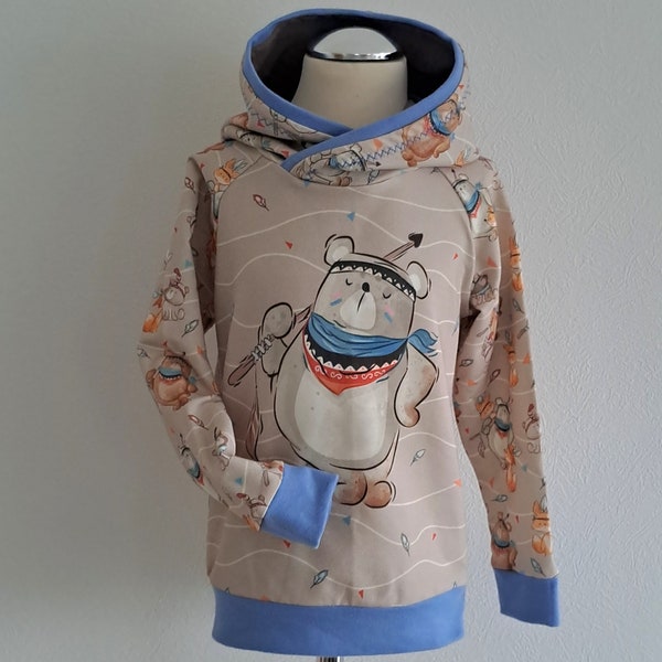 Kinderhoodie Gr. 104/110 Kapuzenpullover Bär Füchse Einzelstück