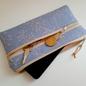 Handytasche Smartphone Tasche mit Münzfach Geldbeutel Geldbörse Geschenk Frau Brillentasche zarte Zweige hellblau SOFORTVERSAND