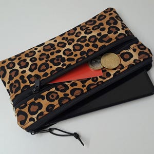 Geldbörse Handytasche mit Münzfach Geldbeutel Damen Portemonnaie Pflastertasche Brillentasche Geschenk Frau Leo braun schwarz SOFORTVERSAND