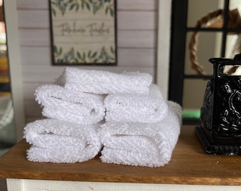 Miniature Towel Set with Daisy Trim Miniature Towel Set with Daisy Trim