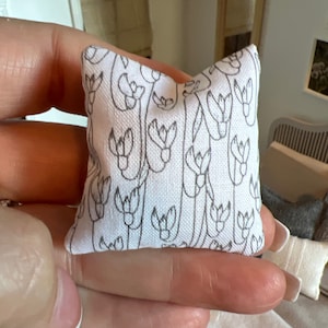 Pillow - Black & White Tulip