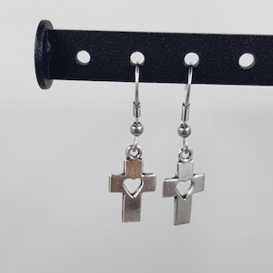 Pendientes de cruz de corazón, joyería en tono plateado, joyería de mujer, joyería de corazón, pendientes colgantes, regalo para novia.