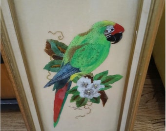 Pintura Art Déco invertida sobre vidrio, de loro tropical vintage, firmada en 1983
