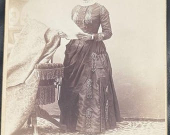 Mujer afroamericana identificada de la década de 1880, Miss Graves / Tarjeta de gabinete de Ilion, NY / Retrato antiguo de la cultura afroamericana