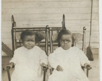 Fotografía antigua, victoriana, de 1900, de una rara colección de fotos RPPC (Royal Postal Popular) de 1900, perteneciente a la época victoriana.