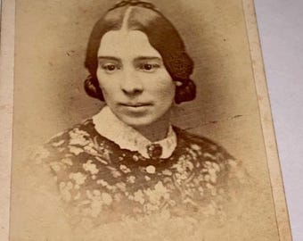 Fotografía rara en formato CDV de Chicago: Delia Drummond, Dama Americana / Retrato de Illinois