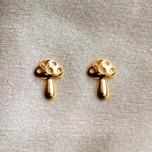 Pendientes de setas únicos Tiny Hongos 10K Oro sólido Push Pendiente Encanto Ear Studs Dainty Minimalista Pequeño Cartílago Post Stud Boho Pendiente