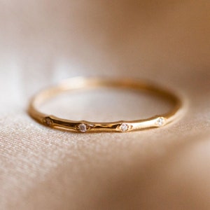 Bamboo Style Elegant Thin Band Dainty 10K Solid Gold Ring Inset Round Cut Moissanite Ring Handmade Stacking Minimalist Gemstone Women Ring