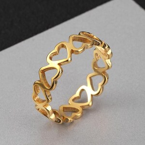 10K Solid Gold Cute Heart Ring - Closed Heart Dainty Ring - Bridesmaid Gift - Valentine’s Day Gifts -Minimalist Ring - Linked Heart Band