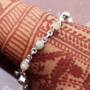 Sterling Silber Opal Armband: Handgefertigter Schmuck mit verstellbarer Kette