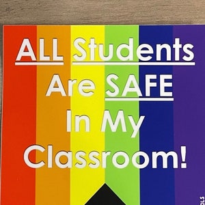 Alle Studenten sind sicher in meinem Klassenzimmer - Vertikaler Vinyl Türaufkleber