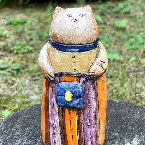 Ceramic statuette, Ceramic figurine, Ceramic sculpture,Cat shops with Handbag,Brown, Handmade Ceramic,Funny animals,Table figurine ,Outdoor decor