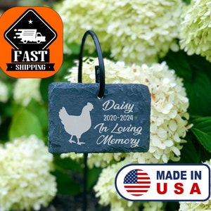 Marcador de pizarra grabado con láser personalizado de 3 x 4 con soporte para letrero, en memoria amorosa, para mascotas, pollo o pollo con corazón.