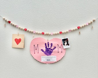 Valentine’s Day Heart Wood Ball Garland with clothespins // hang photos, kids’ crafts, Valentine’s Day cards, love notes.