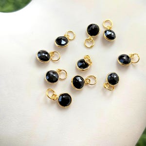 2 / 4-teilige ~~Schwarze Onyx Münze Form kleine Sterling Silber Anhänger~~Sterling Silber Lünetten Charme~~Ronde Edelstein facettierte Lünette Charme