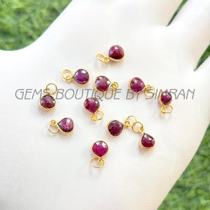 2/4 stuks ~ natuurlijke robijnrode hartvorm kleine sterlingzilveren hangers ~ sterlingzilveren ring bezel ~ hart edelsteen gefacetteerde ring bezel