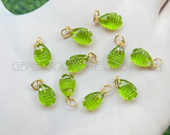 ペリドットクォーツ彫刻魚型チャーム2/4個、インレイ宝石