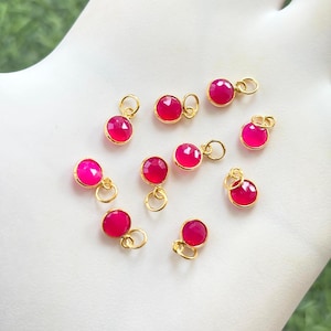 2/4 pezzi~~Ciondoli minuscoli in argento sterling a forma di moneta in calcedonio rosa acceso~~Ciondoli con castone in argento sterling~~Ciondolo con castone sfaccettato a forma di gemma rotonda