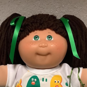 RARE 25th Anniversary Cabbage Patch Kid Girl With Freckles Brown Hair Green Eyes Head Mold #3 Collectibles Gifts For Girls Daughter Mom Her