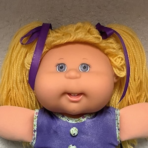 Vintage Cabbage Patch Kids Play Along Girl Golden Poodle Ponies Gray Eyes PA-1 2004 Collectibles Collectors Doll Gifts For Girls Mom Friends
