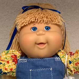 Vintage Cabbage Patch Kind Mädchen spielen entlang PA-11 Weizen Haar Blaue Augen 2004 Sammlerstücke Geschenke für Tochter Mädchen Schwester Freund Mama Frau Her