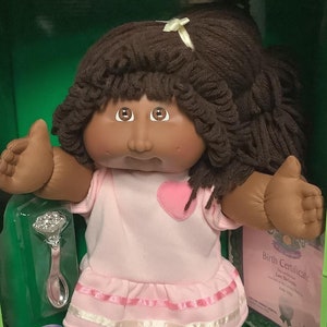 NUOVO in scatola 25° anniversario Cabbage Patch Kid Girl African American HM #2 Edizione limitata Silver Spoon Certificato di nascita Regali per ragazze Mamma