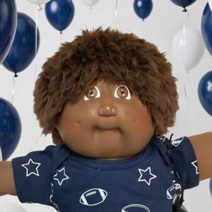 ZELDZAME Vintage Cabbage Patch Kid Afro-Amerikaanse 1e Editie Bruine Pluizige Jongen Hong Kong P Fabriek Hoofd Mal #2 1983 Cadeau voor Dochter Moeder Vrouw