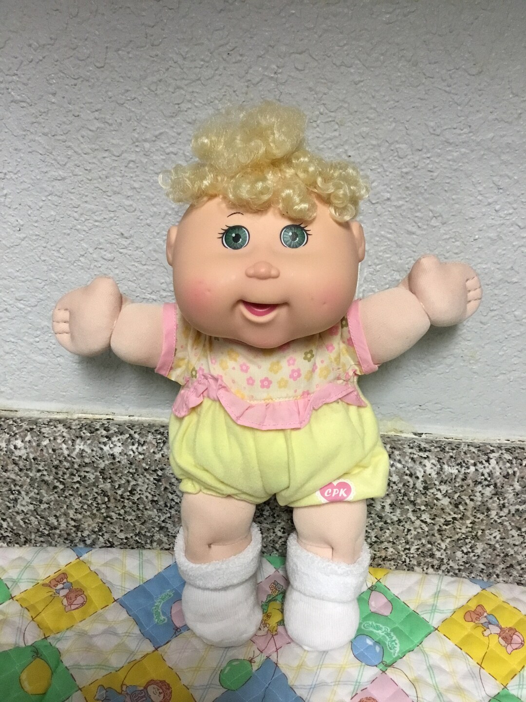 cabbage-patch-kids-baby-girl-blonde-hair-green-eyes-wct-33b-2016-11