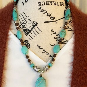 Turquoise Howlite and Olive Wood Pendant Necklace