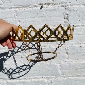 Antique Chandelier Crown Frame: DIY Rainbow Suncatcher