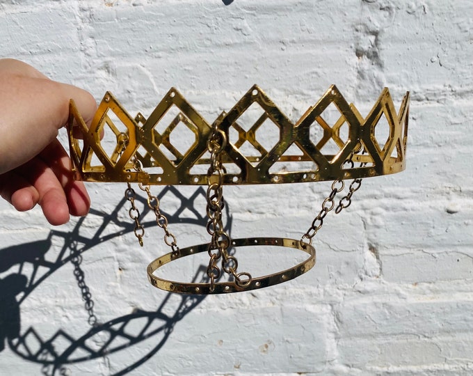 Antique Chandelier Crown Frame: DIY Rainbow Suncatcher