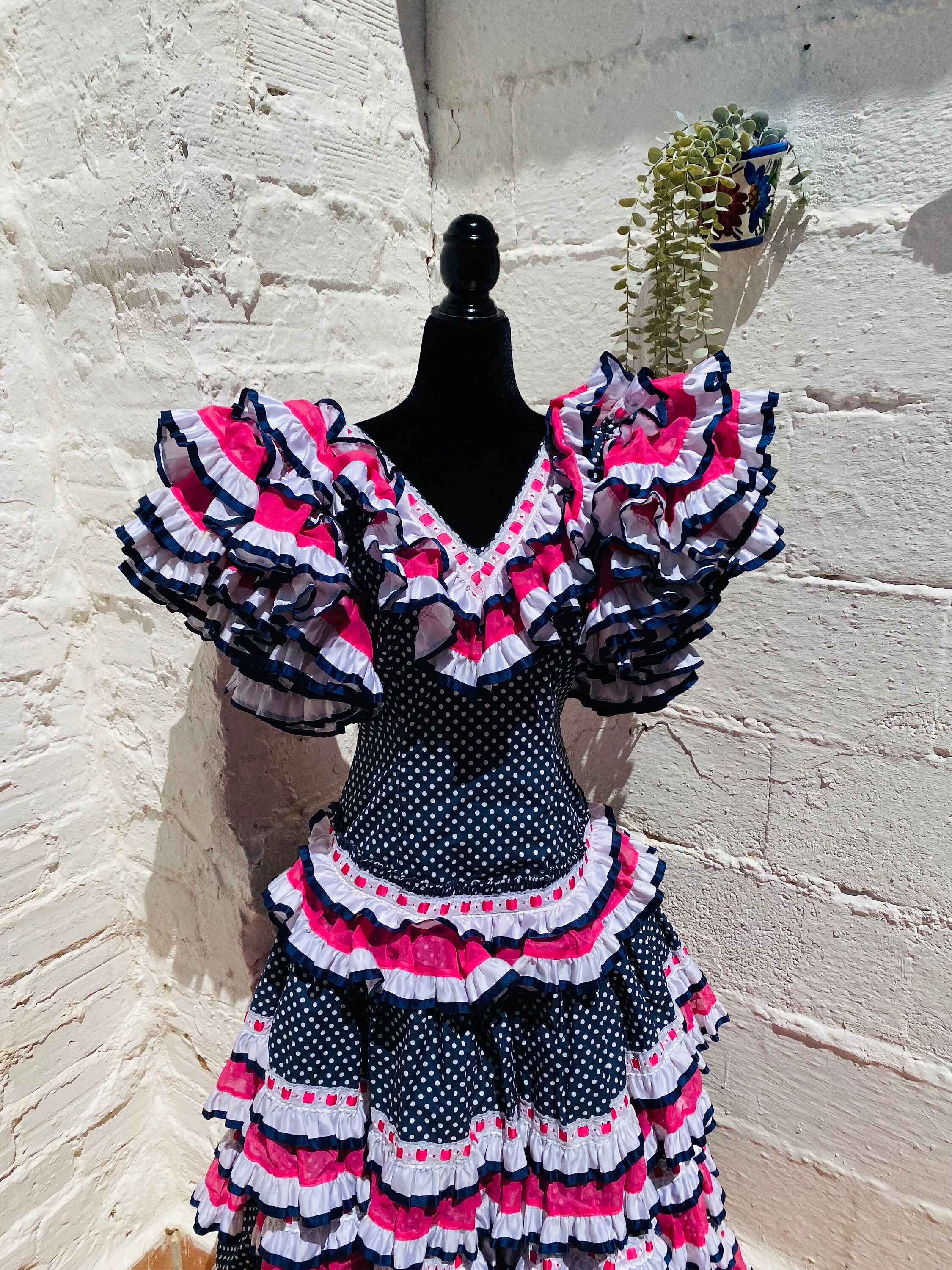 フラメンコドレス ネイビーと赤の水玉模様 ヴィンテージフラメンコドレス：ウエスト26インチ、ネイビーの水玉模様