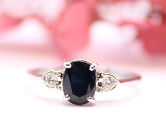 Art-Deco style ring Sapphire shouldered with diamonds set in white gold