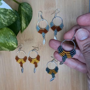 Macrame earrings. Pendant, with color. COLIBRI jewelry. Colored hoop. Handmade. Personalized. Silver. Pendiente color
