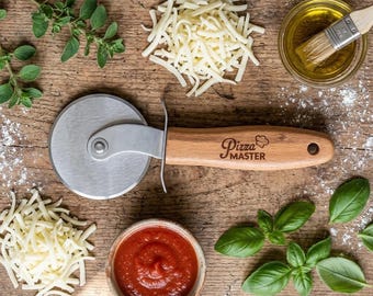 Personalized Pizza Cutter, Engraved Wood Handle Pizza Slicer | Gift for Dad, Housewarming, Wedding Favor | Custom Kitchen Gift