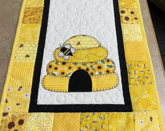 Bee Hive Black and Yellow - Hand Applique Quilted Table Runner - Etsy
