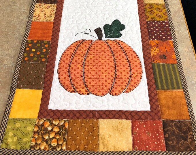 Fall Pumpkin - Hand Applique Quilted Table Runner - Etsy