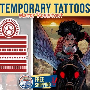Puede incluir: Tatuajes temporales con un diseño rojo y blanco, y una ilustración de cómic de una mujer con alas. El texto dice "TEMPORARY TATTOOS" y "Water Resistant".