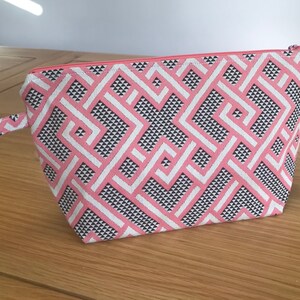 Travel wash bag in Linwood Candy Weave