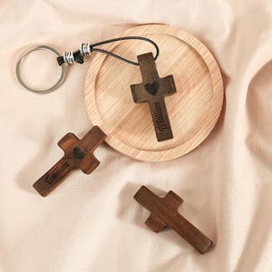 Gravur Taschenkreuz, benutzerdefiniertes Namenskreuz, personalisiertes Holzkreuz, Glaubenskreuz, tröstendes Fidget Gebetsgeschenk, gravierter Kreuz Schlüsselring