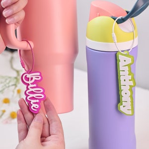 Porte-clés personnalisé en acrylique avec nom, porte-clés nominatif Owala, étiquette nominative pour sac à dos, étiquette pour sac à langer, breloque pour sac Bogg, étiquette nominative pour enfant, étiquette pour boîte à lunch