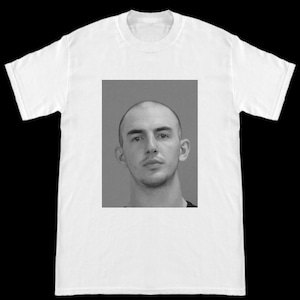 Camiseta con foto policial de Alex Caruso