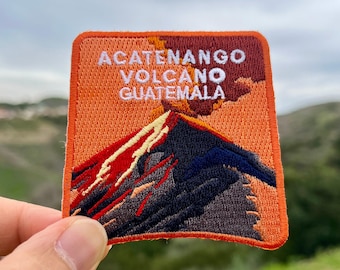 Parche del Volcán Acatenango, Guatemala: Insignia bordada termoadhesiva de 7 cm (2,75 pulgadas) para mochila, chaqueta o bolso.