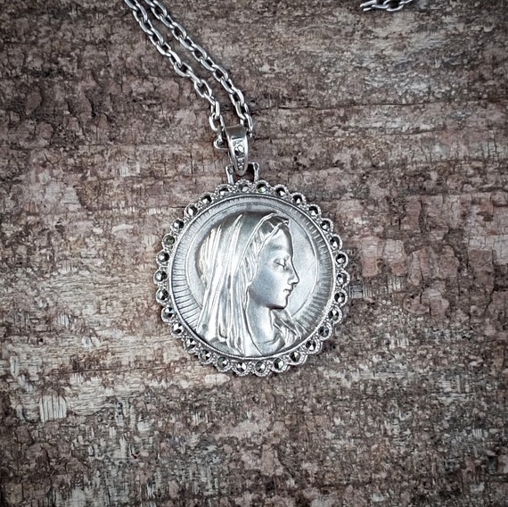 Médaille Ancienne En Argent – Signe Capricorne – 18 Mm – Bon état – Pièce Vintage