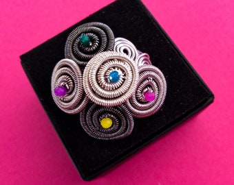 Spiraalring - grote ringen - handgemaakte ring - draadgewikkelde ring - ring met kristallen - originele ringen - unieke ringen