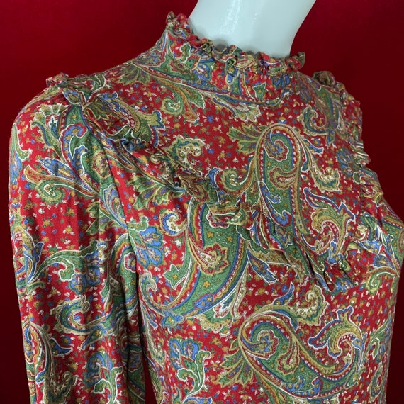 Vintage 1970s 1980s Red and Green Paisley Print P… - image 2