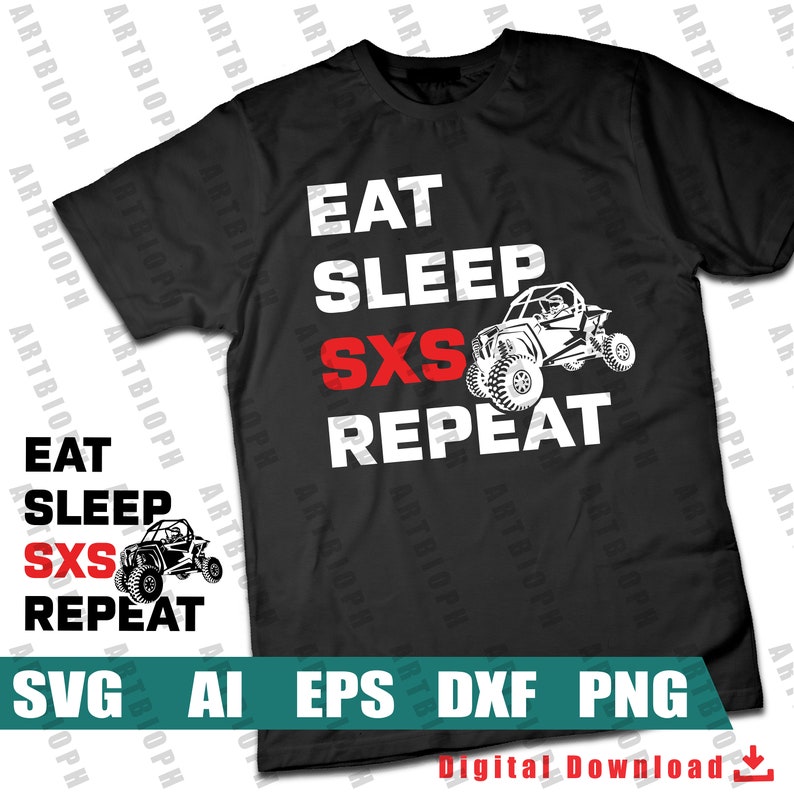 以下が含まれることがあります： 「EAT SLEEP SXS REPEAT」の文字が白と赤でプリントされた黒いTシャツ。オフロード車のグラフィックも描かれています。デジタルダウンロードデザイン。